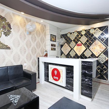 Oyo 10338 Hotel Aadesh Palace فاراناسي المظهر الخارجي الصورة