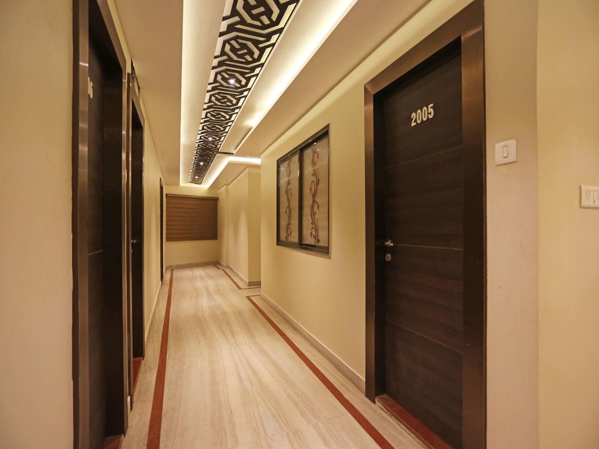 Oyo 10338 Hotel Aadesh Palace فاراناسي المظهر الخارجي الصورة