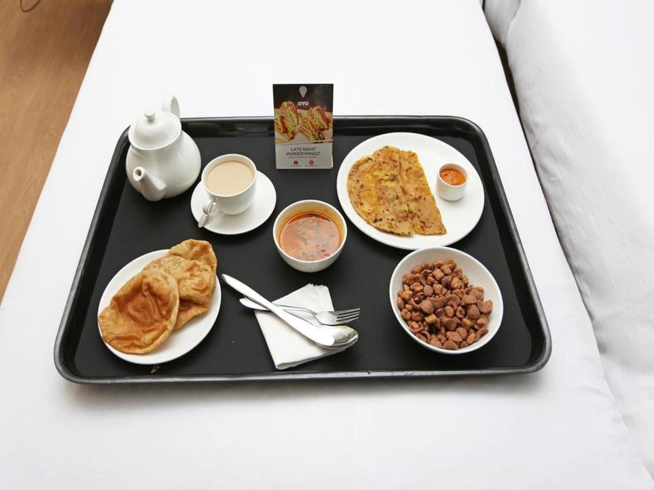 Oyo 10338 Hotel Aadesh Palace فاراناسي المظهر الخارجي الصورة