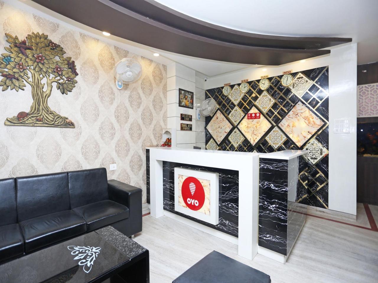 Oyo 10338 Hotel Aadesh Palace فاراناسي المظهر الخارجي الصورة