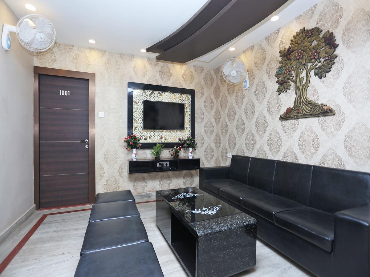 Oyo 10338 Hotel Aadesh Palace فاراناسي المظهر الخارجي الصورة