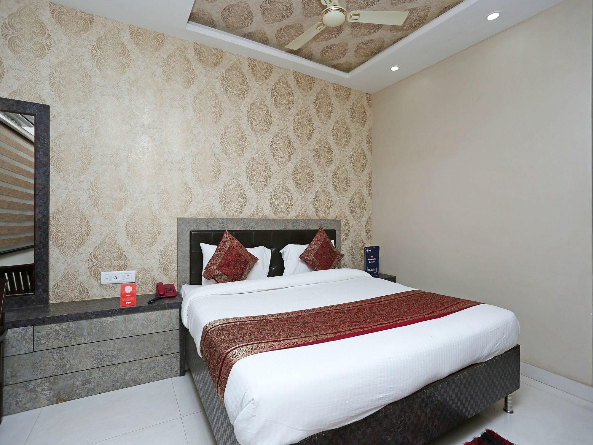 Oyo 10338 Hotel Aadesh Palace فاراناسي المظهر الخارجي الصورة